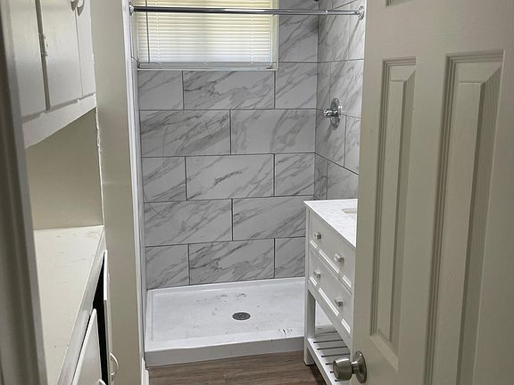 3rd image of 220 18th St APT 2