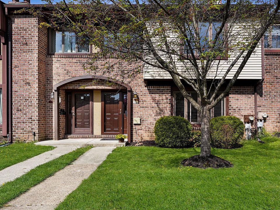 1st image of 15 Essex Pl