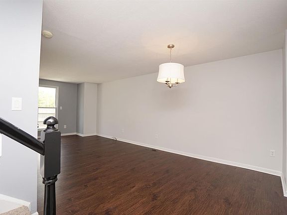4th image of 1026 Stratford Ct