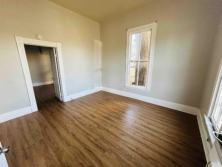 1750 E Commerce St — Photo 3