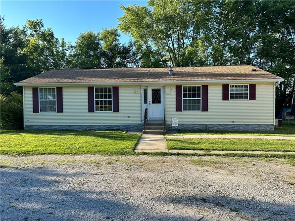 12 Minerva Ave, Pana, IL 62557