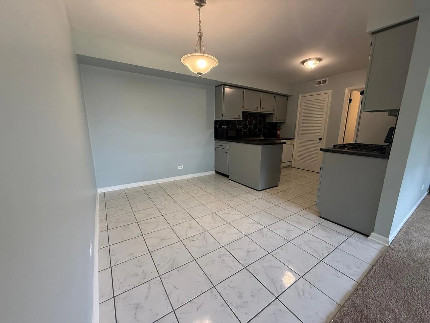 3 bed, 1.5 bath, 1100 sqft, $2,350 — Photo 3