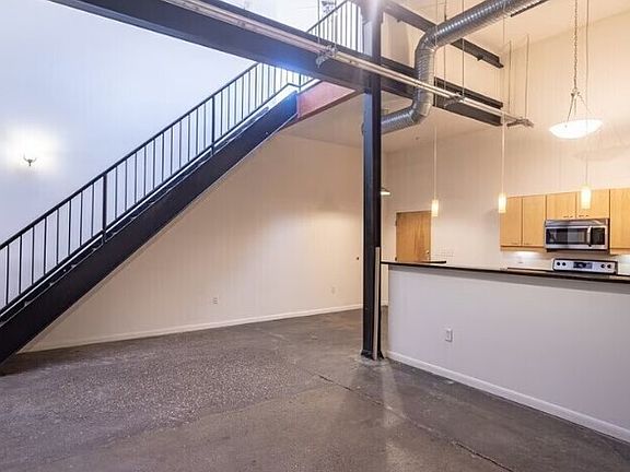 2nd image of 1011 W Marshall St #209