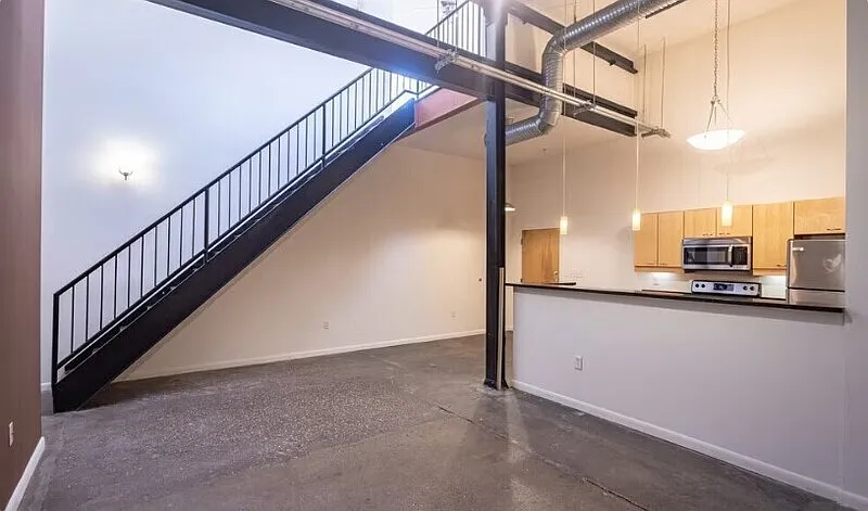 Building Photo - 1011 W Marshall St #209