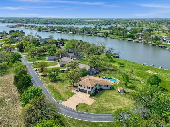 1346 Kiowa Dr E, Lake Kiowa, TX 76240