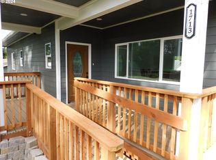 1713 Spruce St, Myrtle Point, OR 97458