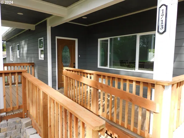 1713 Spruce St, Myrtle Point, OR 97458