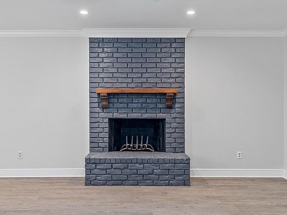 5th image of 147 Northwood Cir