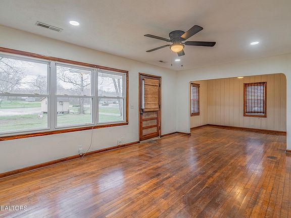 3rd image of 523 Rockbridge Rd