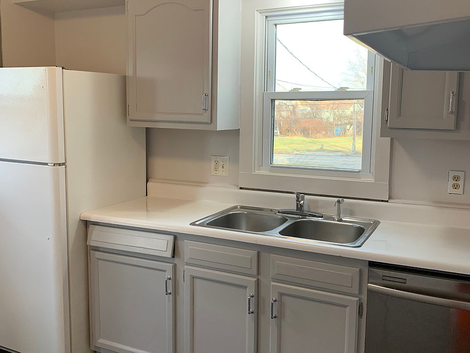 1st image of 2354 Elyria Ave #2