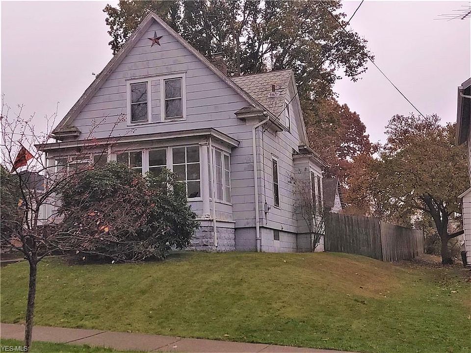 1st image of 155 W 4th St