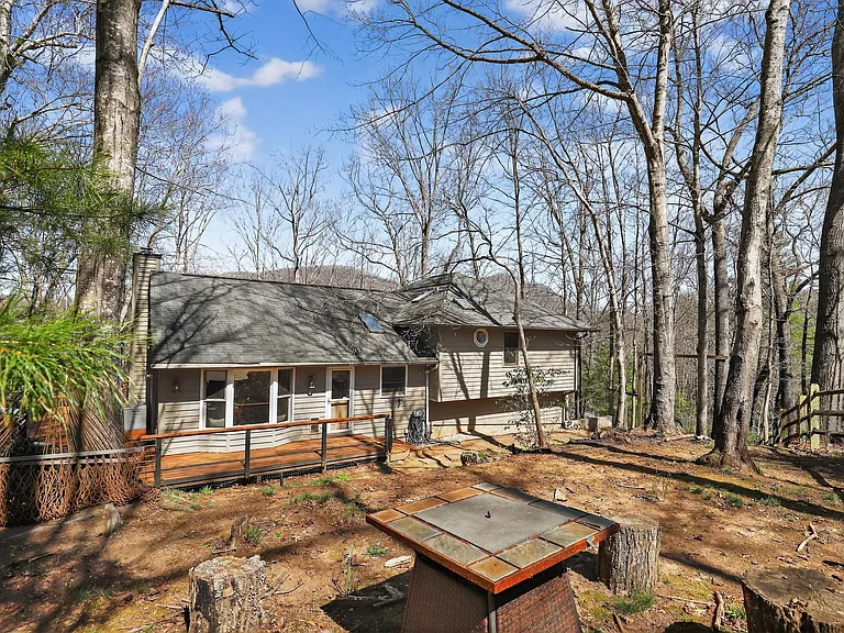 6 Hunters Ridge Dr — Photo 3