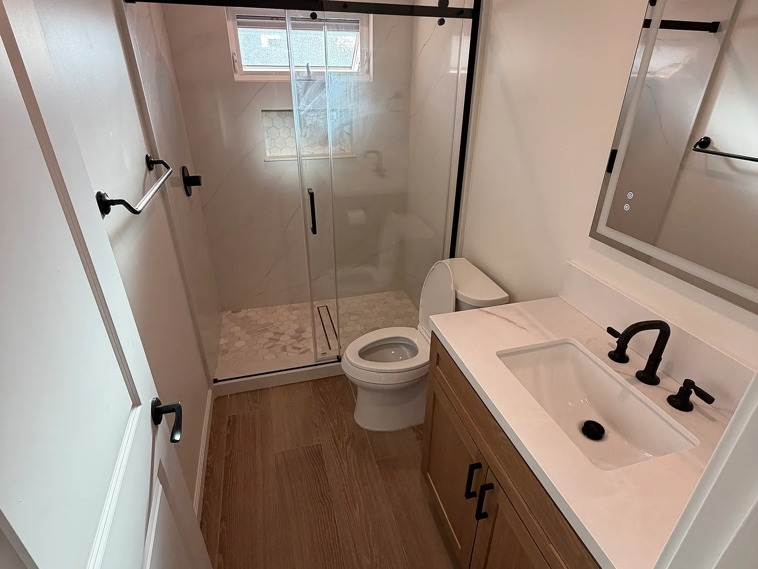 3 bed, 1213 sqft, $4,200 — Photo 3