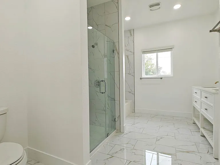 1626 Riverside Dr — Photo 6
