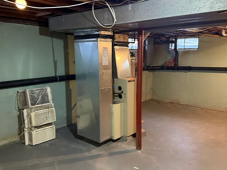 97 Locust Park — Photo 37