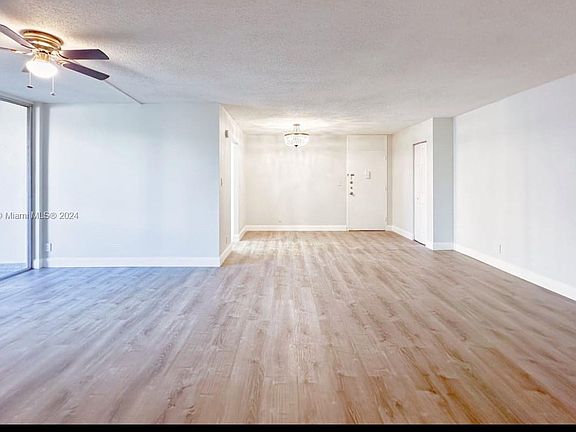 4th image of 920 NE 199th St #3S