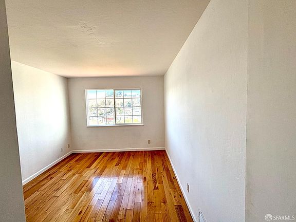 5th image of 58 Bishop St