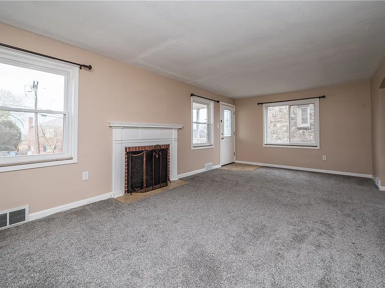 651 Royce Ave — Photo 5