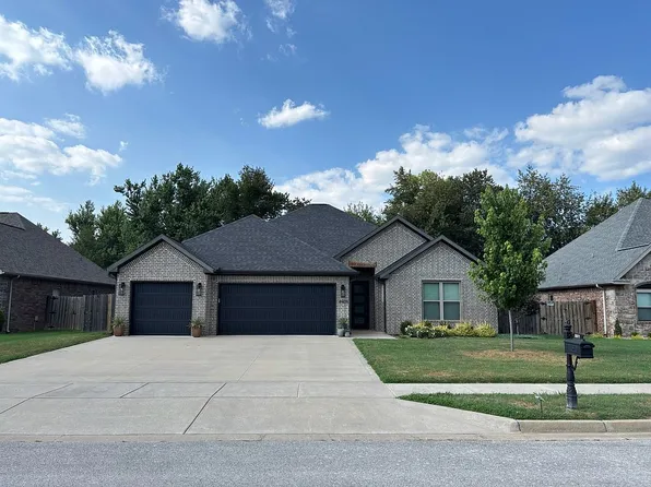 4409 W Meadow Oaks Dr, Rogers, AR 72758