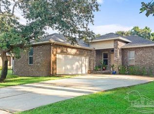 8674 Rio Vista Dr, Navarre, FL 32566