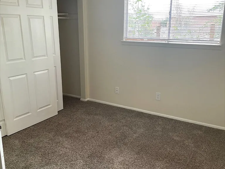 544 Charleston St SE — Photo 2