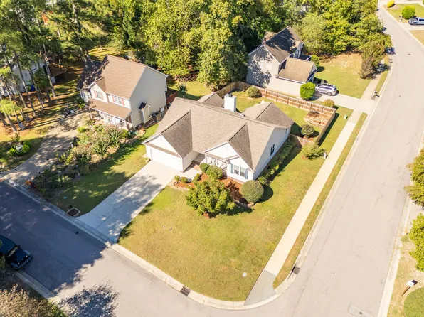 1755 N Cedar Ct, Fuquay Varina, NC 27526