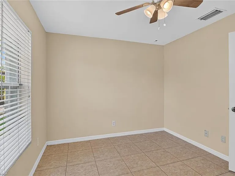 523 SE 25th Ln — Photo 23