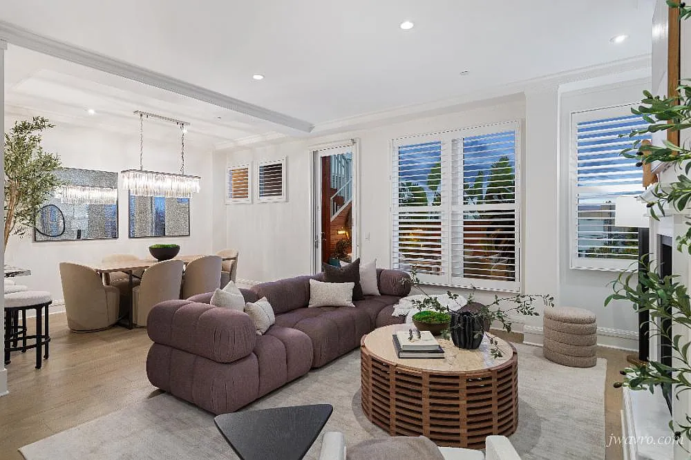 Luxury Top Floor Turn Key Condo for Rent — Photo 1