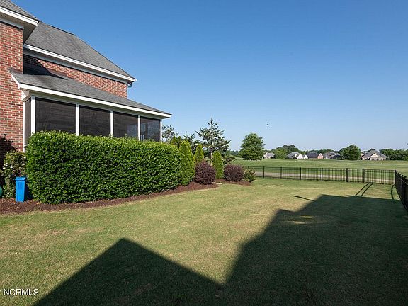 4th image of 704A Golf View Dr