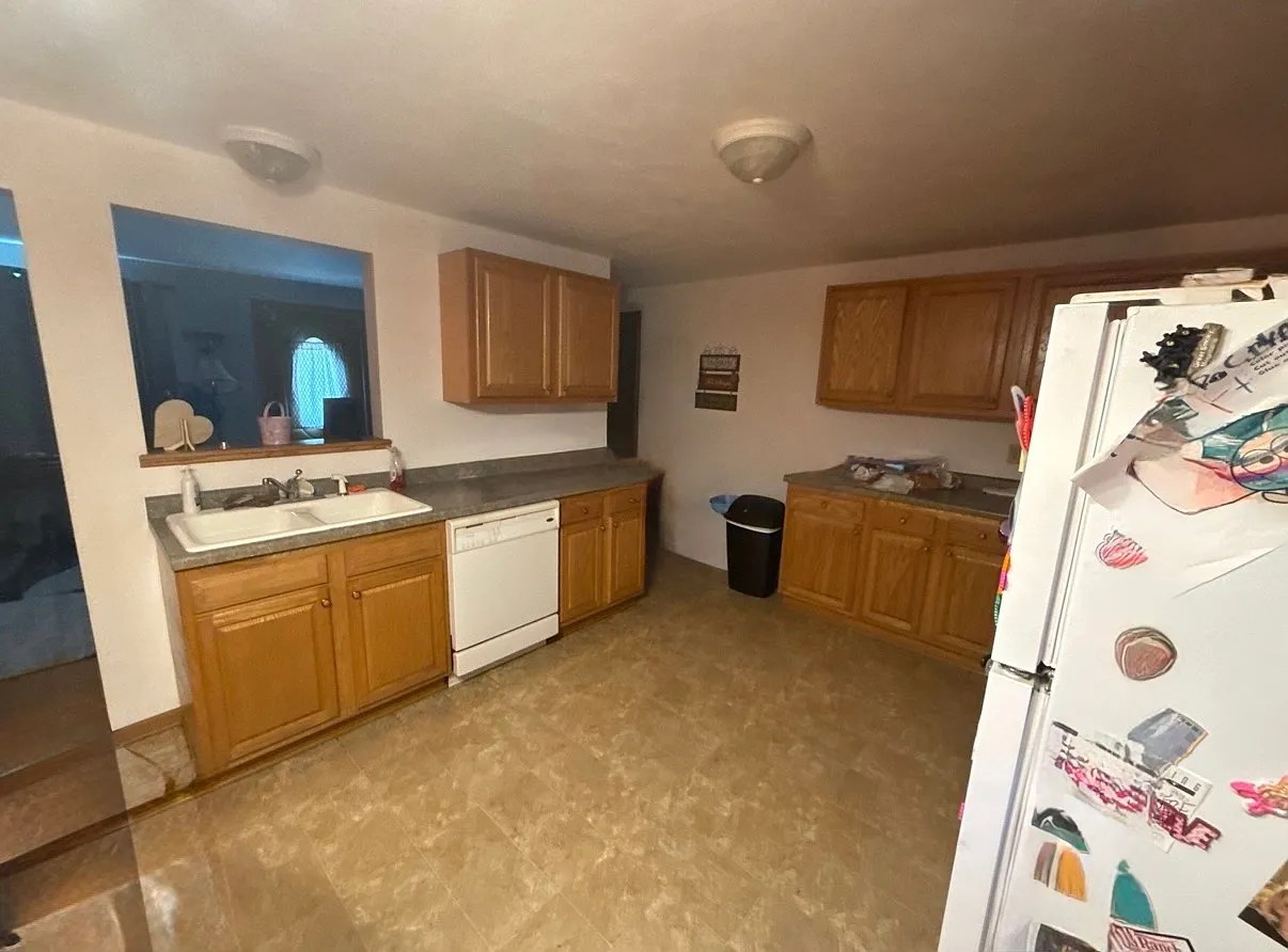 3 bed, 1948 sqft, $2,400 — Photo 4