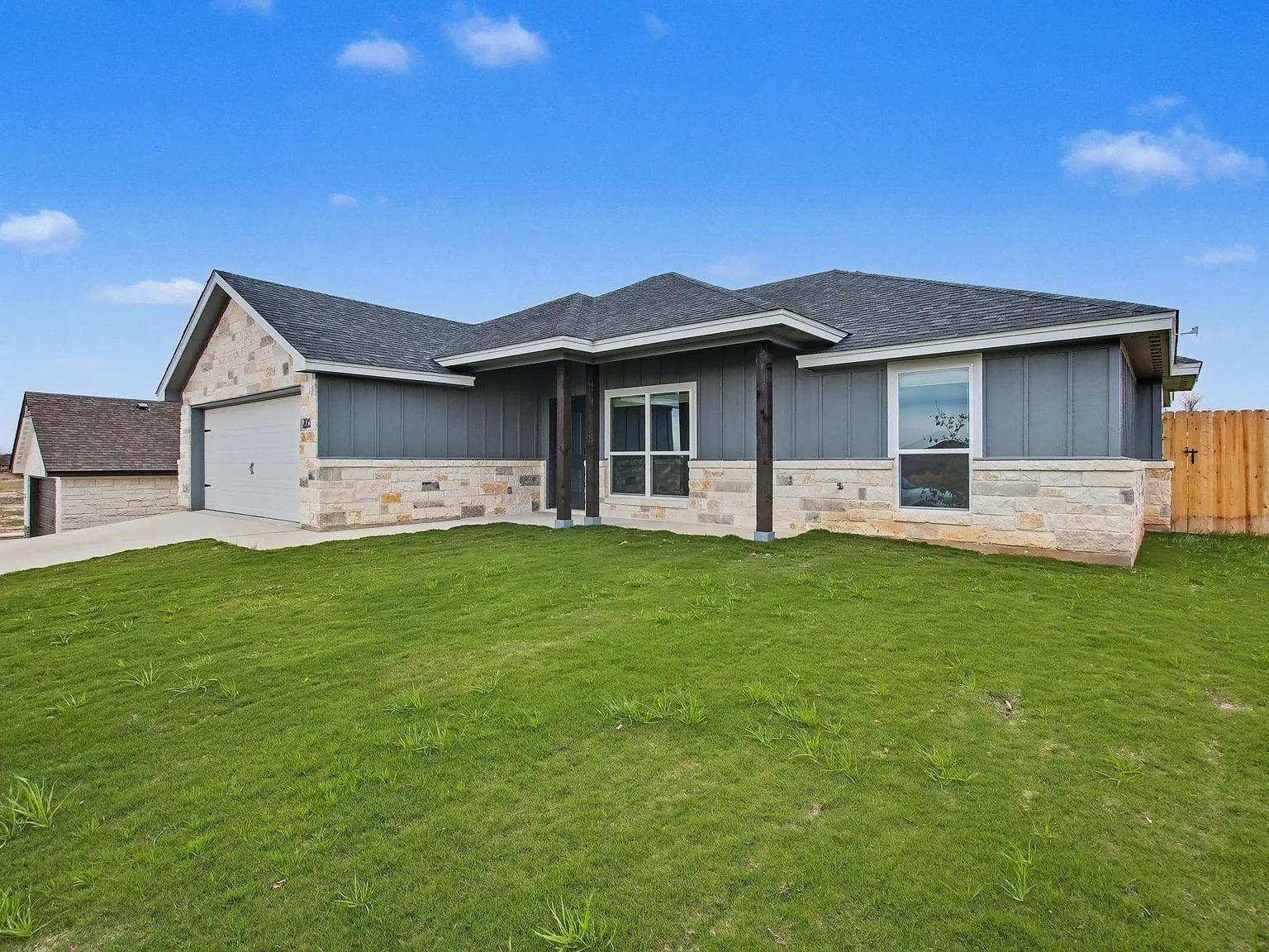 3 bed, 2.0 bath, 1398 sqft, $2,200 — Photo 1
