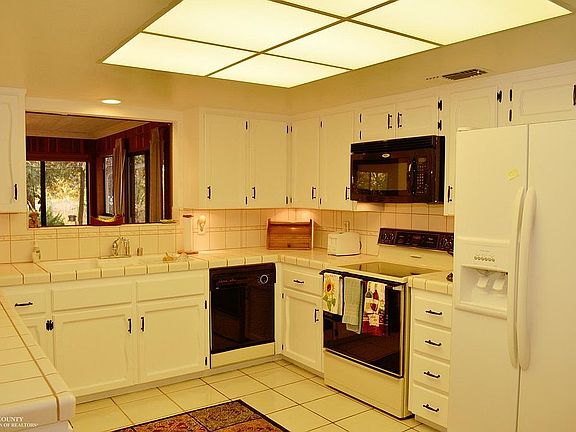 3rd image of 12588 Robinhood Dr