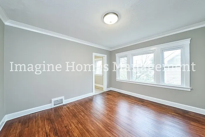 2178 Glenbury Ave — Photo 5