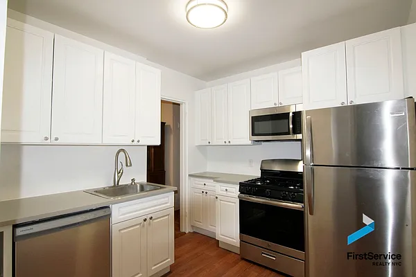 Sold by FirstService Realty (legacy) | media 13