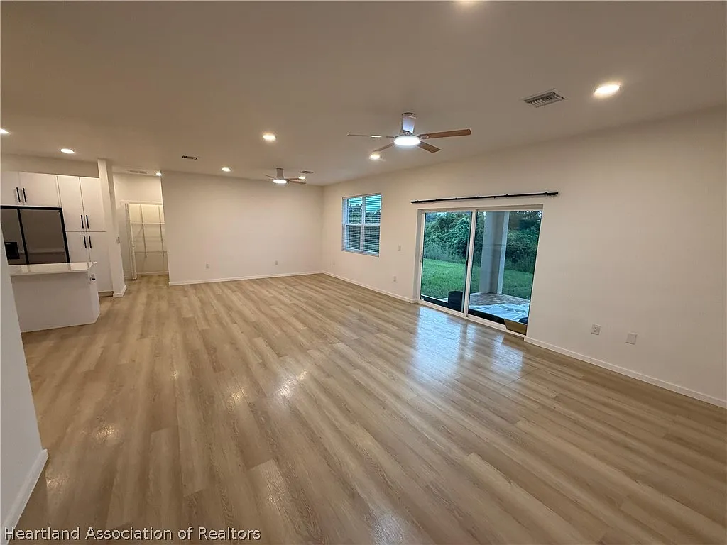 3 bed, 2.0 bath, 1770 sqft, $2,190 — Photo 4