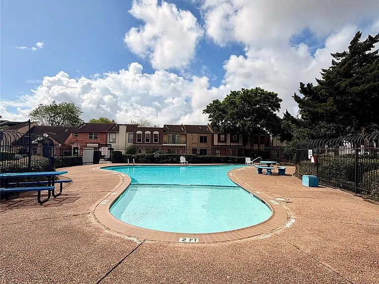 7700 Creekbend Dr #1 — Photo 25