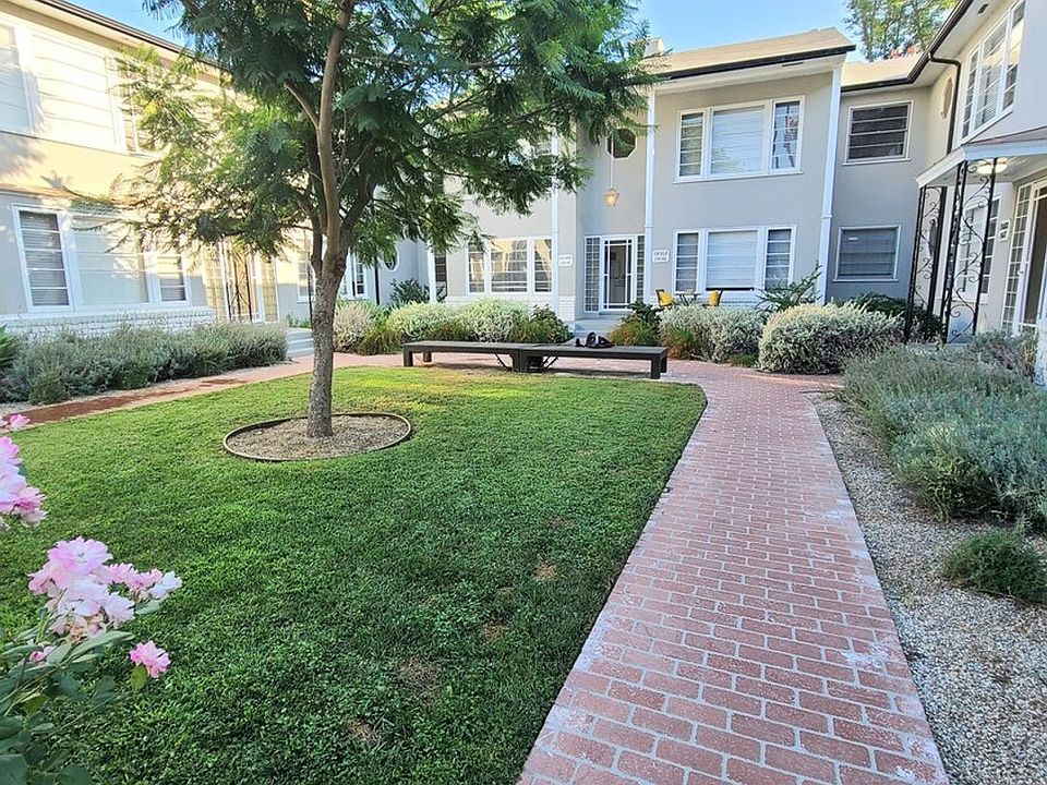 1st image of 13010 Moorpark St #13020