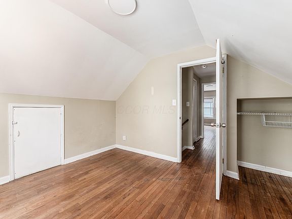 3rd image of 1167 Duxberry Ave