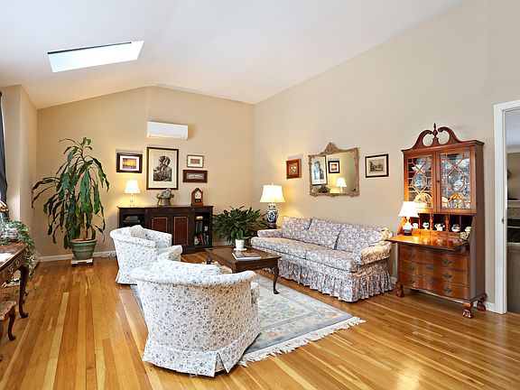 Living Room w/vaulted ceiling - skylight