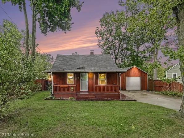 3222 Comer Dr, Flint, MI 48506