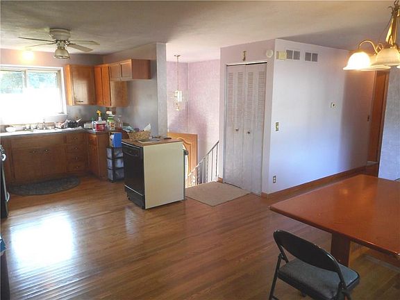 3rd image of 81 Green Clover Dr