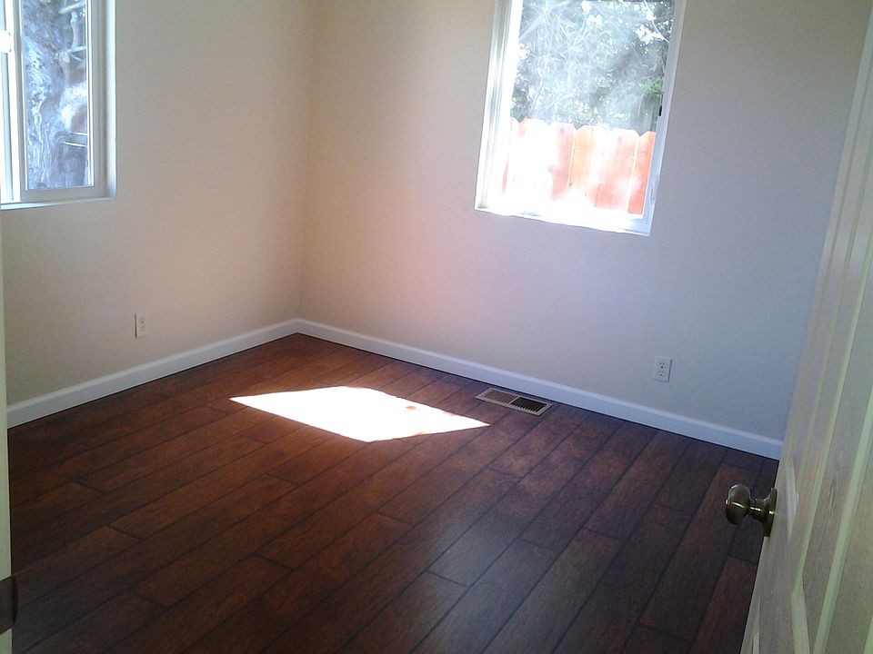 2nd image of 1011 Harcourt Ave