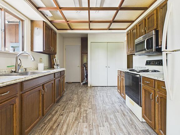 3rd image of 2234 Deepwoods Dr