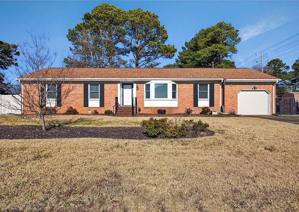 1st image of 800 Arnold Palmer Dr