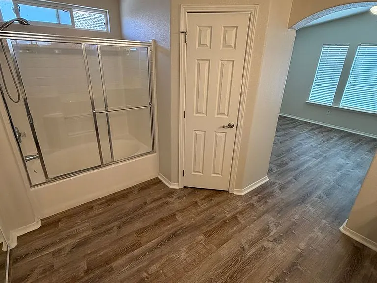 1810 Baylor Ln — Photo 26