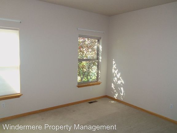 5th image of 724 SE Mockingbird Dr