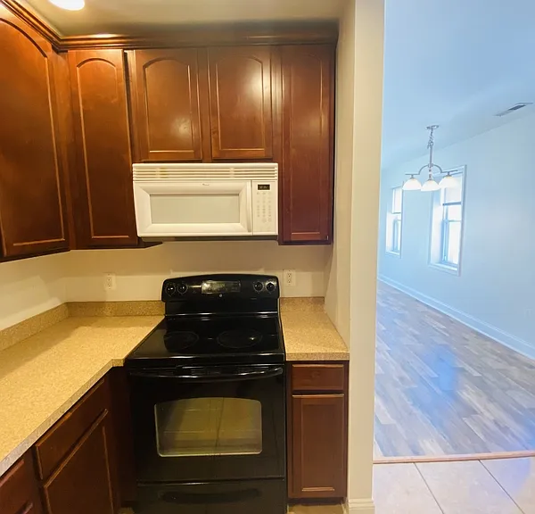 1600 Light St #B — Photo 8