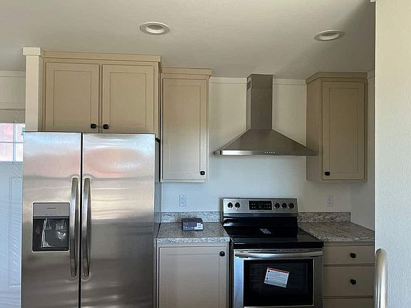 4th image of 23-106 E Victorian Ave #23