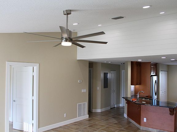 2nd image of 926 NW Spruce Ridge Dr