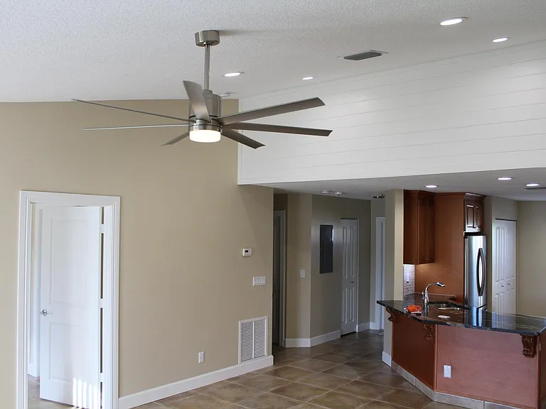 928 NW Spruce Ridge Dr — Photo 6